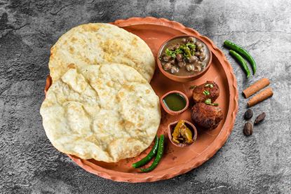 Picture of Delhi Ke Chole Bhature ( 2 Pc Bhature) With Masala Aloo (no Onion Garlic)